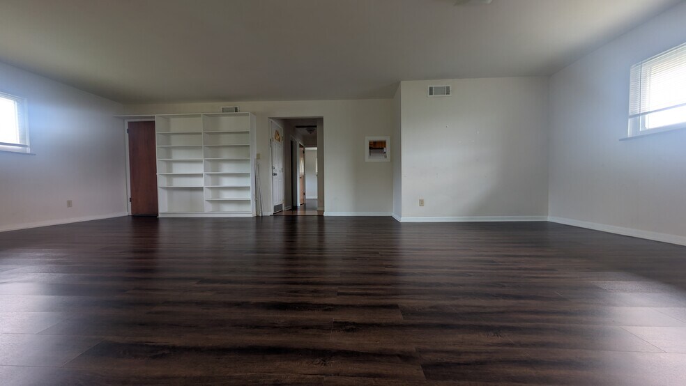 Building Photo - 701 Edgecliff St