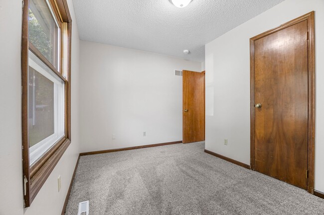 Building Photo - 3801 Pebble Ct
