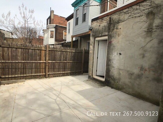 Building Photo - Newly removated, very spacious 2BR unit wi...