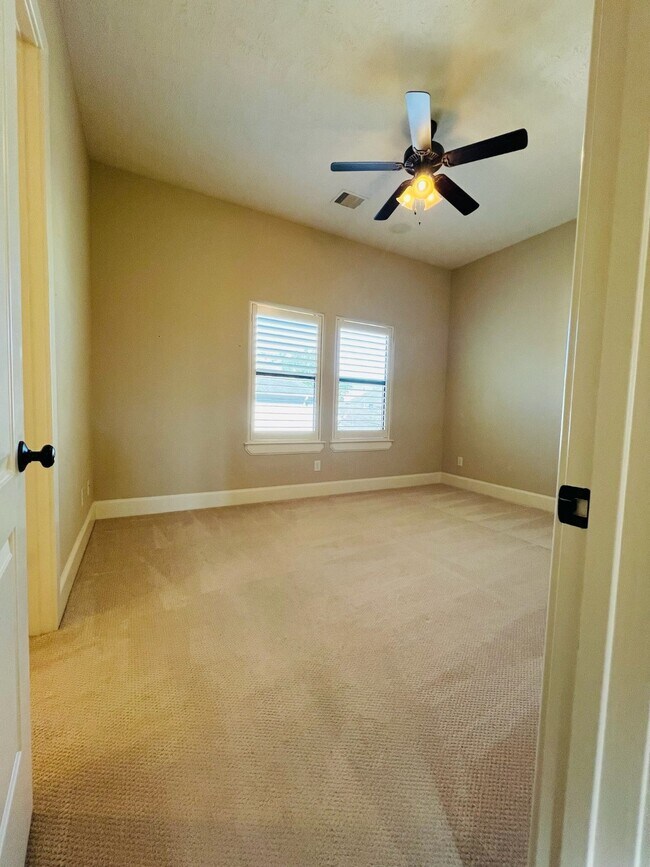 Building Photo - 4310 Floyd St