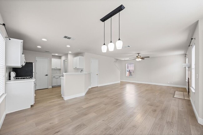 Building Photo - 336 Celery Loop