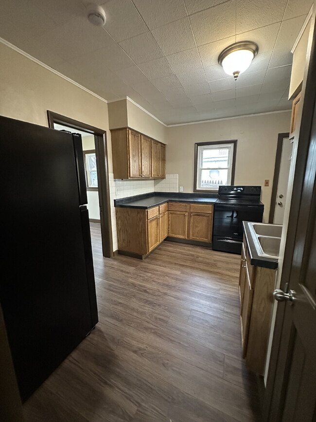 Building Photo - 108 W Holmes St