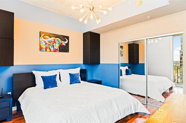 Building Photo - 360 Nueces St