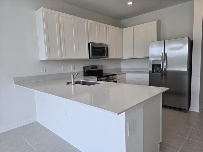 Building Photo - 3062 Chantilly Dr