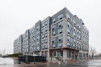 Building Photo - Aqua