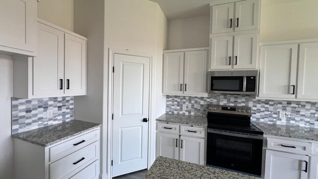 Building Photo - 308 Woodstock Ln