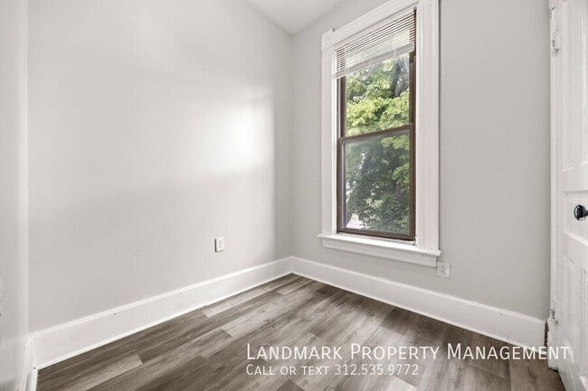 Building Photo - 1124 N Wolcott Ave