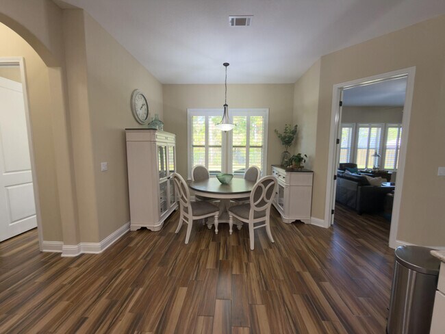 Building Photo - 2512 Cove Rd