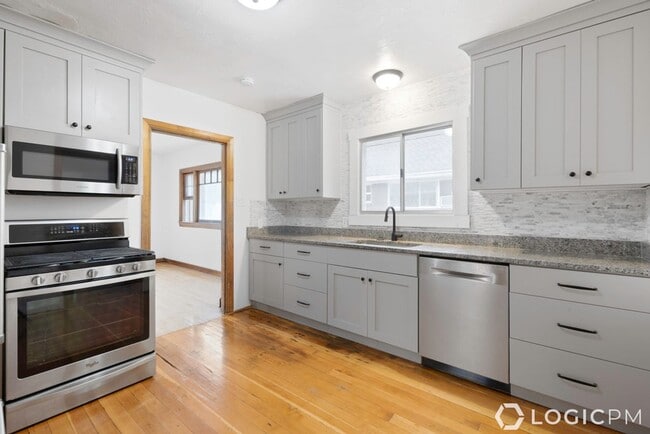 Building Photo - Newly Remodeled Home in Excellent Location!