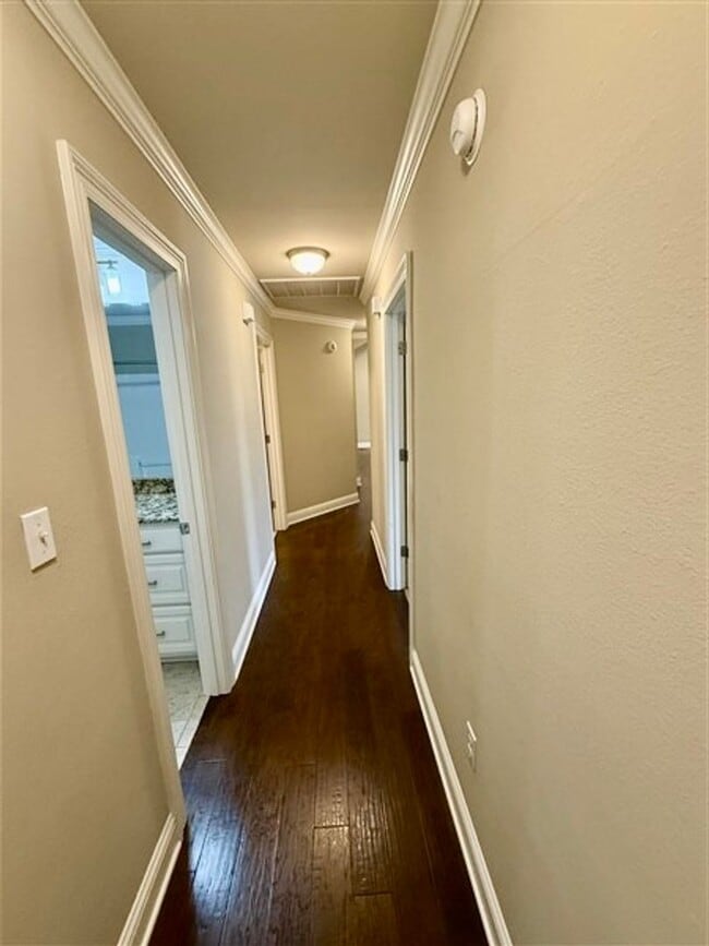 Building Photo - For Lease in Gated Cypress Place! Like-New...