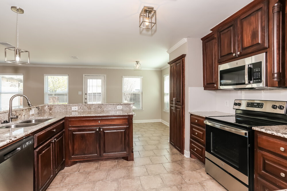 Building Photo - 1110 Hampton Dr