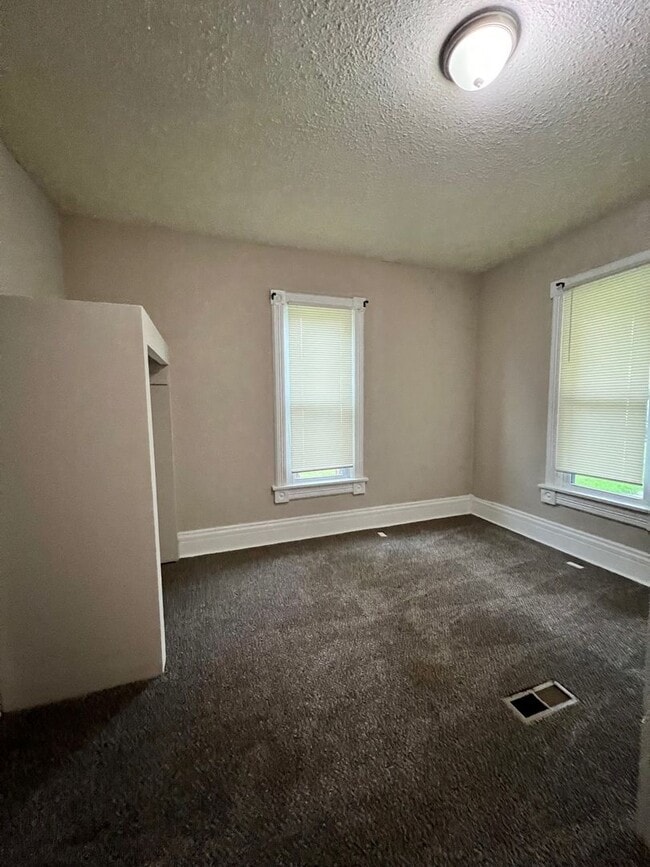 Building Photo - Darling Bungalow