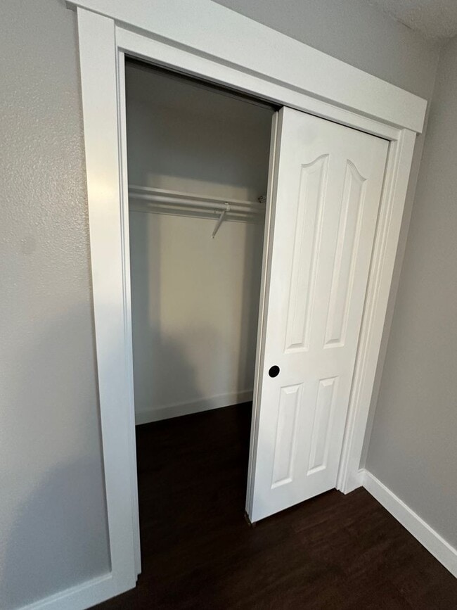 Building Photo - 4 Bedroom House Available in Hammond!