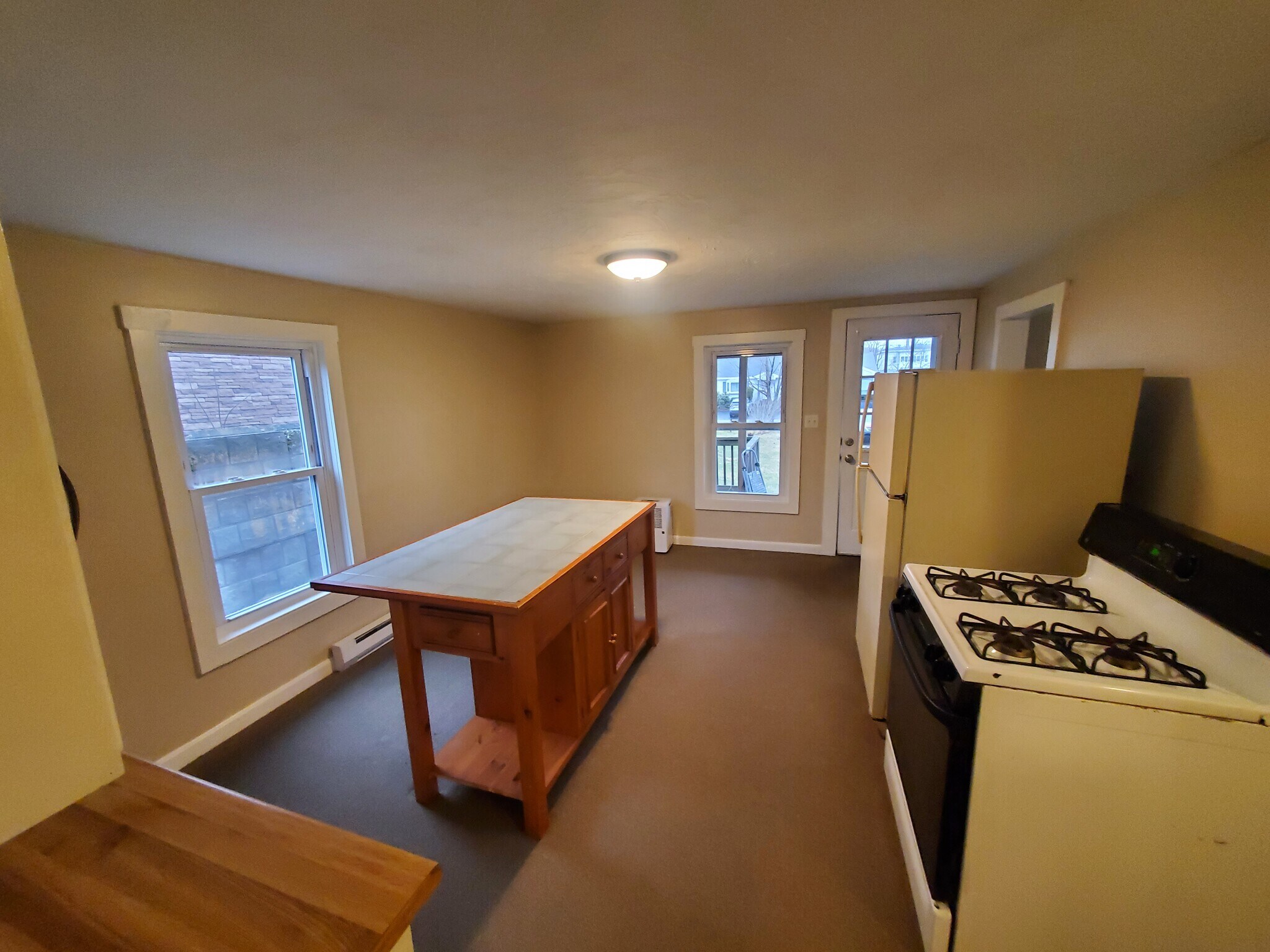 Building Photo - 215 Madison St