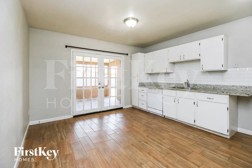 Building Photo - 15035 N 28th Ave