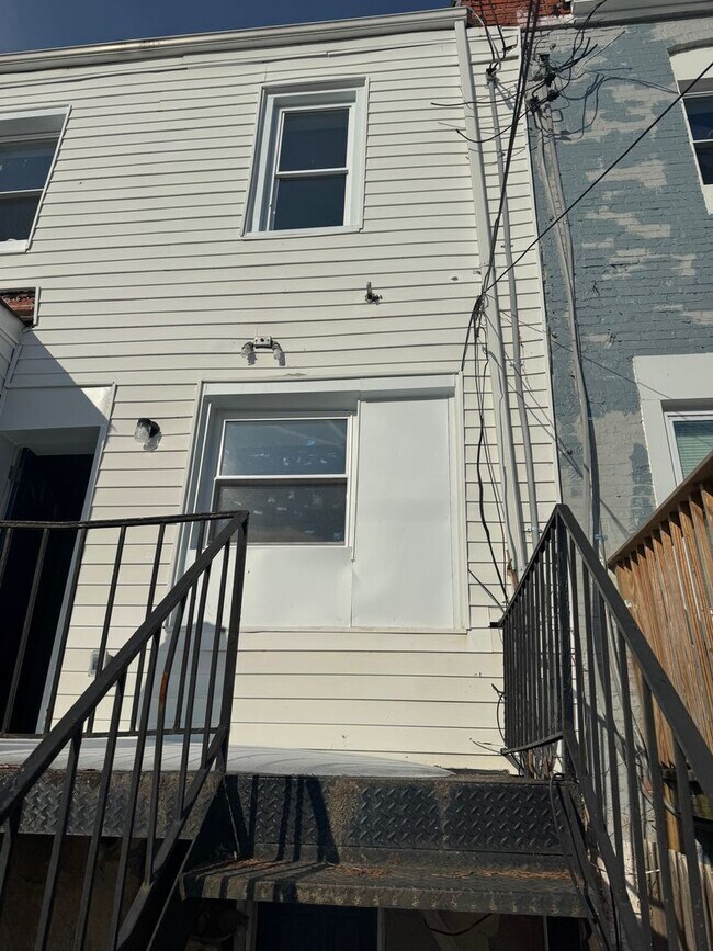 Building Photo - Beautifully fully renovated home now available for rent