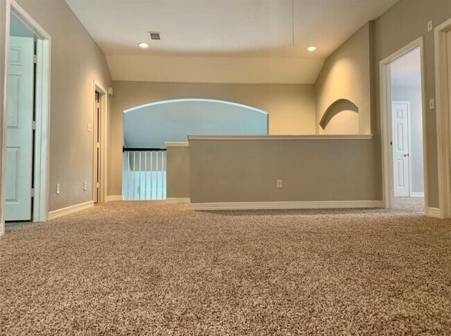 Building Photo - 10918 S Falls Terrace