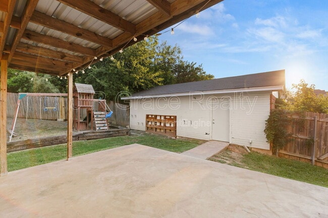 Building Photo - 1308 White River Dr