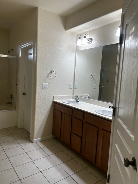 Building Photo - 2580 W El Camino Ave