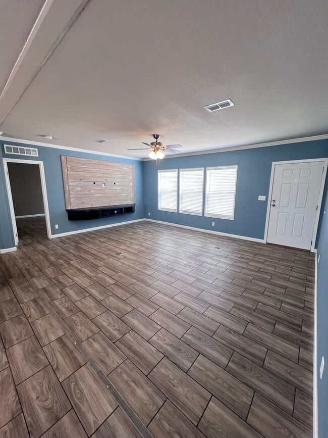 Building Photo - 1124 Schneider Rd