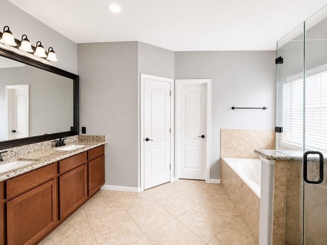 Building Photo - 28547 Lockeridge Springs Dr