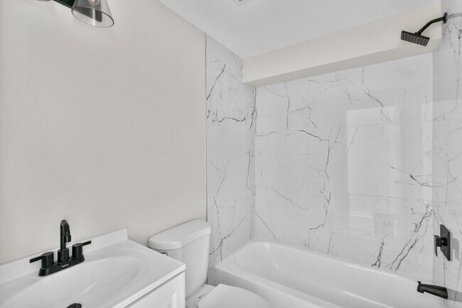 Building Photo - 2110 E Fayette St