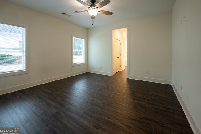 Building Photo - 1020 Bell Cir