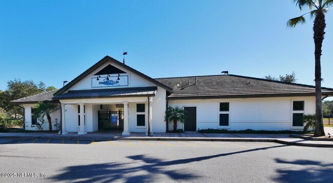 Building Photo - 135 Park Lake Dr