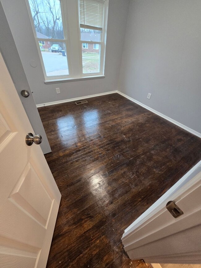 Building Photo - Renovated duplex