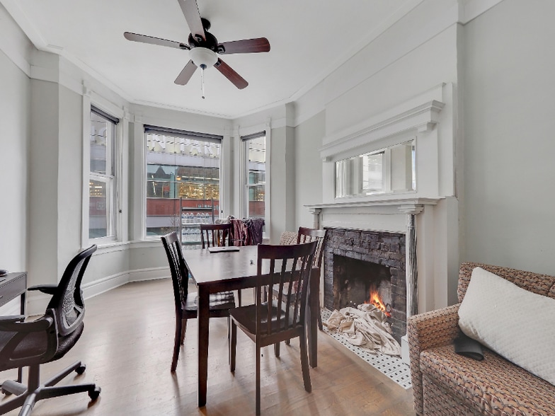 Building Photo - 2652 N Halsted St