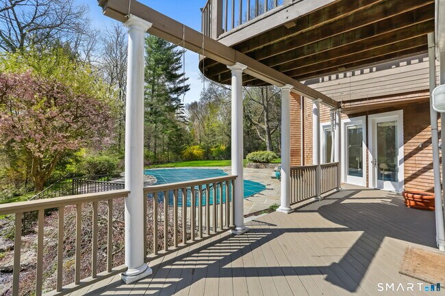 Building Photo - 32 Buttonball Ln