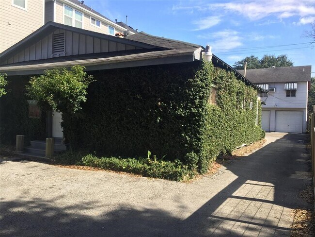 Building Photo - 1526 Yale St