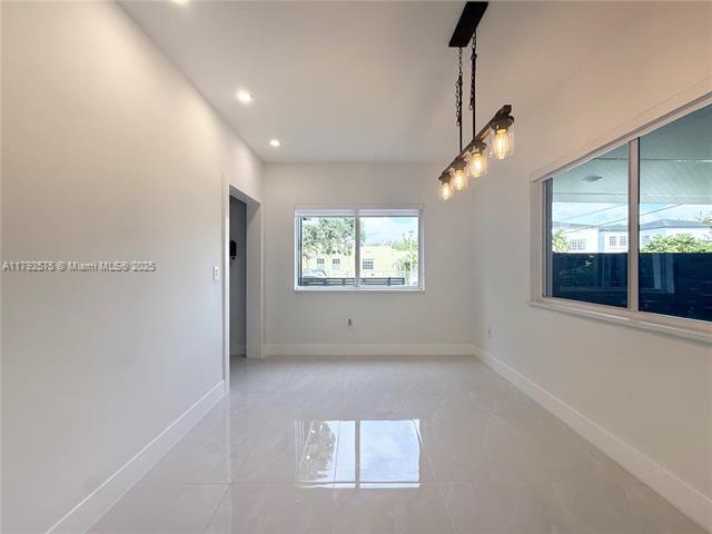 Building Photo - 927 SW 18th Ave