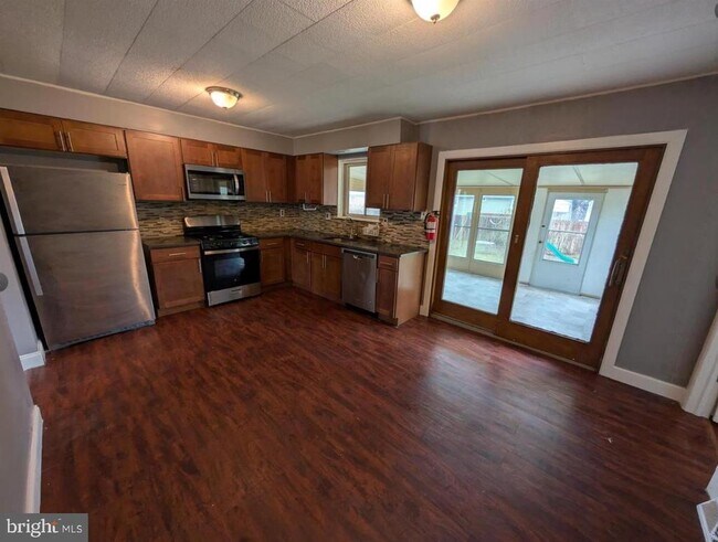 Building Photo - 126 Juniper Ave