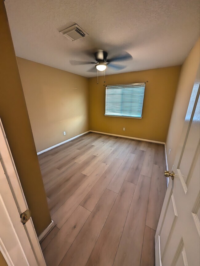 Building Photo - 18927 Hikers Trail Dr