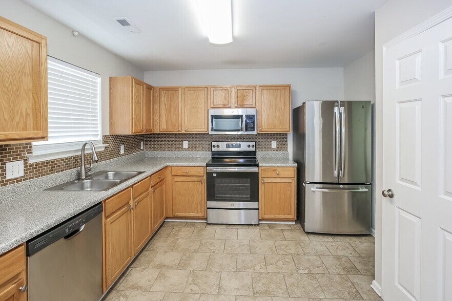 Building Photo - 3913 Edgeview Dr