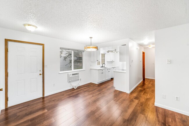 Building Photo - 3914 S Regal St