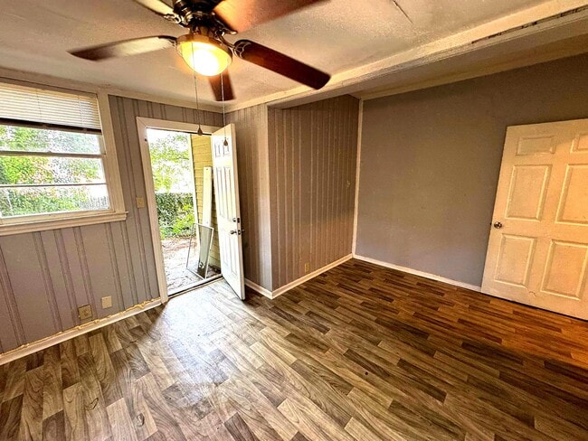 Building Photo - 1349 Holt Ave