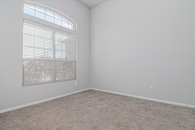 Building Photo - 819 Pentagon Rd