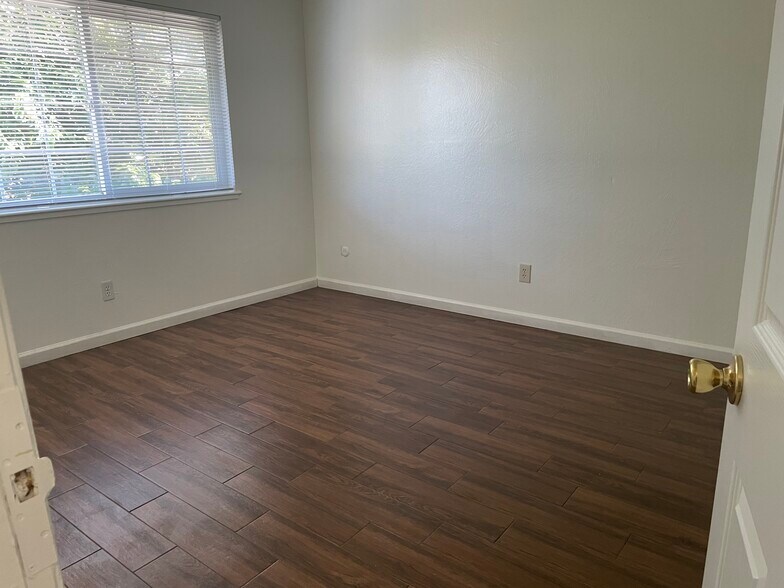 Building Photo - 26 Nedra Ct