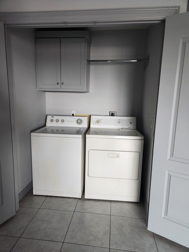 washer/dryer - 709 E 3rd St