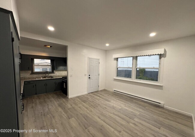 Building Photo - 342 N Main St