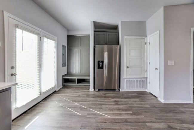 Building Photo - Luxury townhomes near TU and Mother Road M...