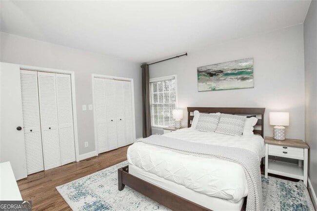 Building Photo - 952 Myrtle St NE