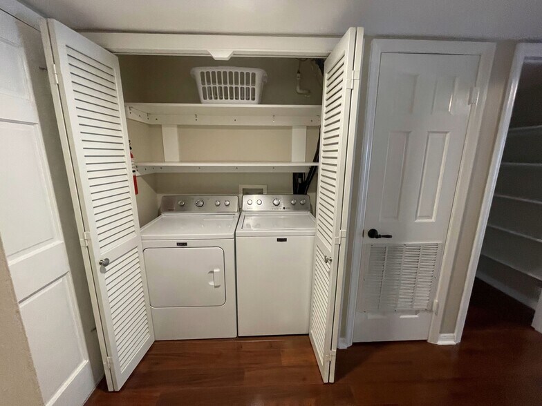 Laundry Room - 10356 Carrollwood Ln