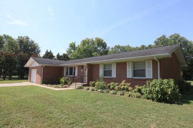 Building Photo - 707 Cathy Ct