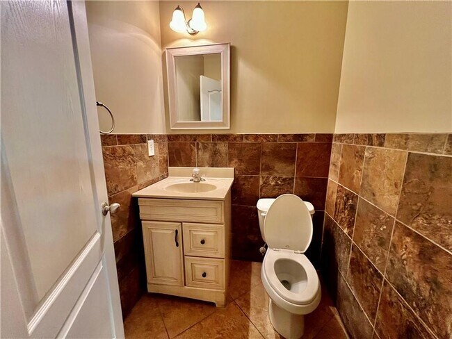 Building Photo - 2066 Peach Shoals Cir