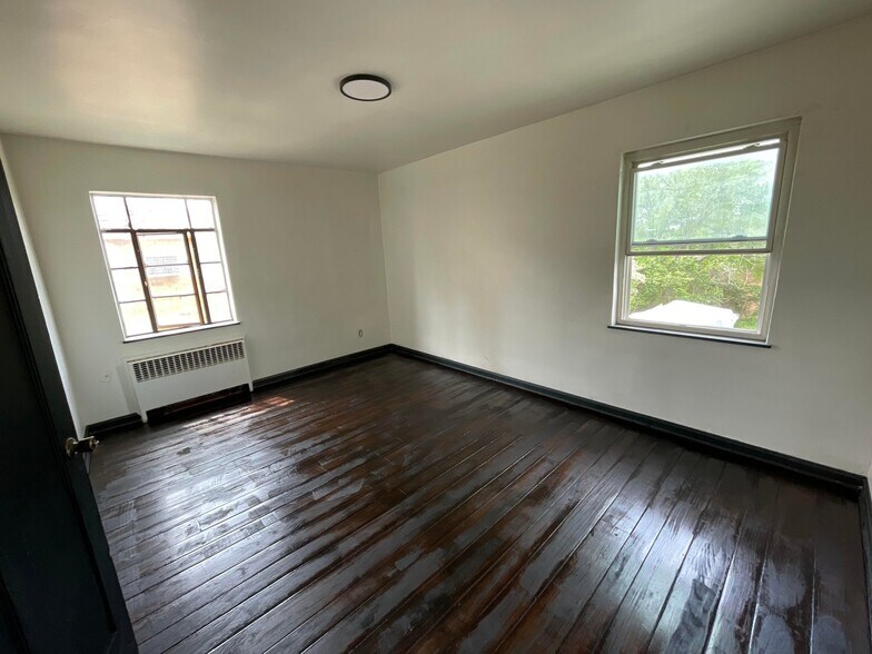 Building Photo - 3043 Boudinot Ave