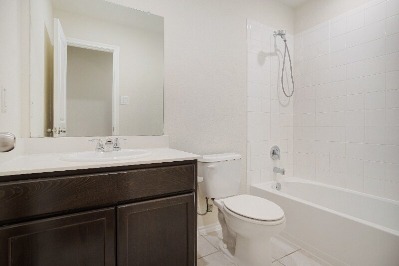 Building Photo - 2328 Stefani St