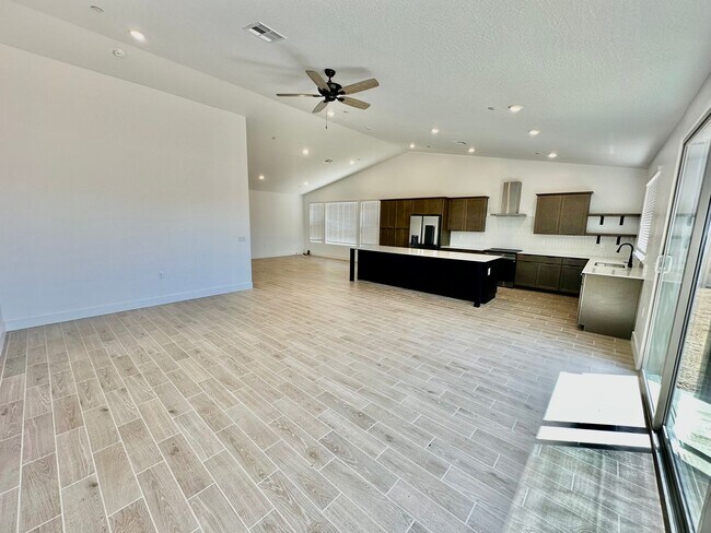 Building Photo - 5-Bedroom Lennar in Riverstone Community